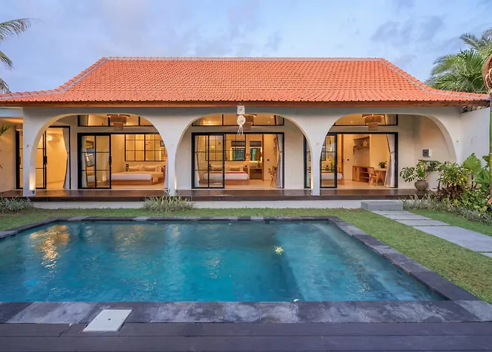 Luxe 4-bedroom - Private Pool & Rice Field Outlook Villa *