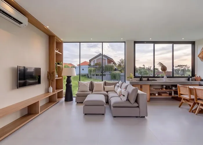 Luxe 4-bedroom - Private Pool & Rice Field Outlook