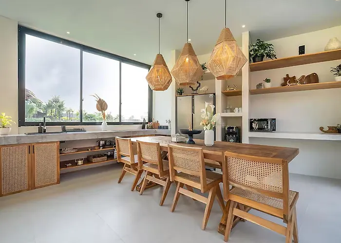 Luxe 4-bedroom - Private Pool & Rice Field Outlook Villa *