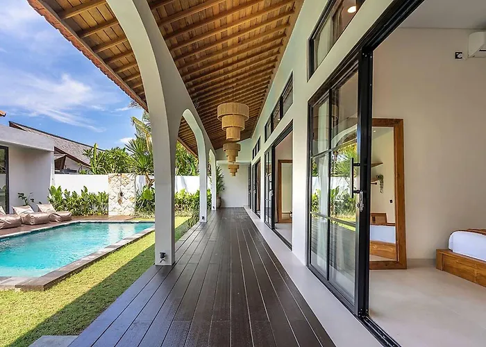 Luxe 4-bedroom - Private Pool & Rice Field Outlook *