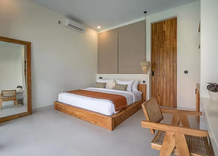 Luxe 4-bedroom - Private Pool & Rice Field Outlook Villa Canggu