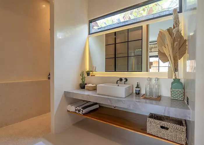 Luxe 4-bedroom - Private Pool & Rice Field Outlook Villa *